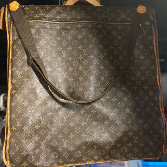 Selling a used authentic Louis Vuitton Luggage Garment Bag. - Picture 7 of 14